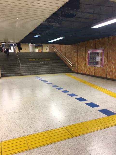 都営三田線から都営新宿線へ乗り換え