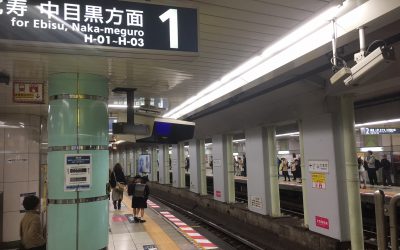 ようやく日比谷線「六本木駅」のホームへ到着しましたーーーー