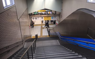 ←JR線 ↑出口 東西線