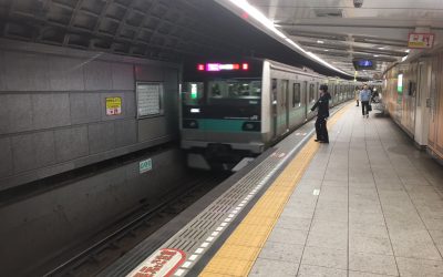 千代田線「国会議事堂前」のホーム