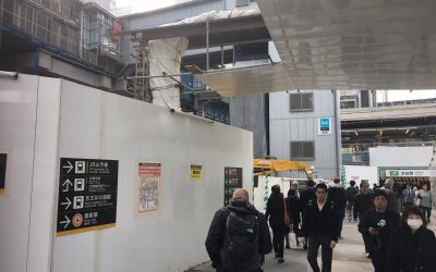 建設中のビル方面に直進するとすぐ右手 写真