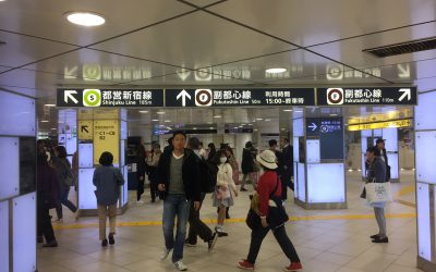 ↖都営新宿線 ↑↗ 副都心線