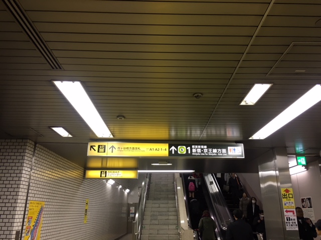 都営新宿線市ヶ谷駅 1番線ホーム乗り換え